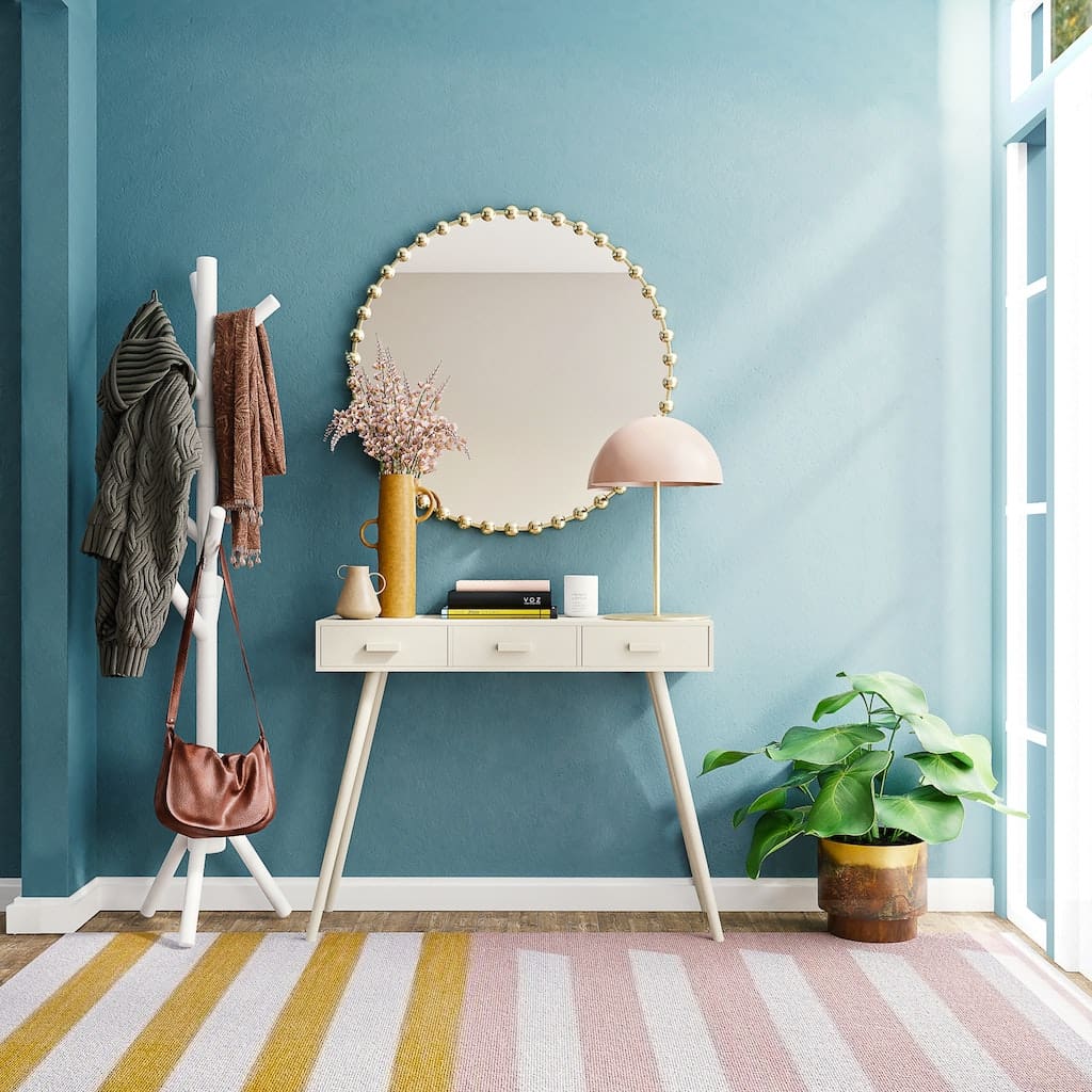 Entryway decorated with mirror